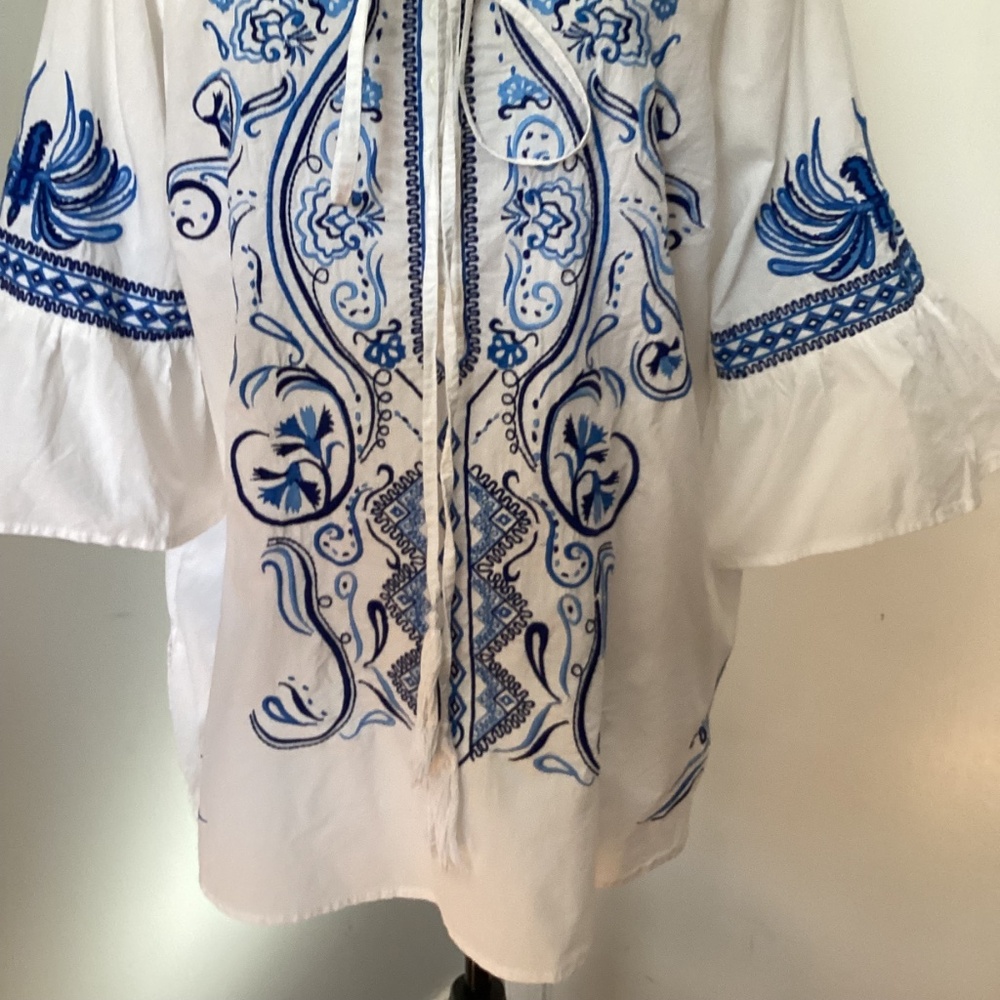 DENIM 24/7  WOMAN PLUS 16W WHITE BLOUSE  BLUE FLORAL EMBROIDERY RELAXED FIT - Picture 3 of 10